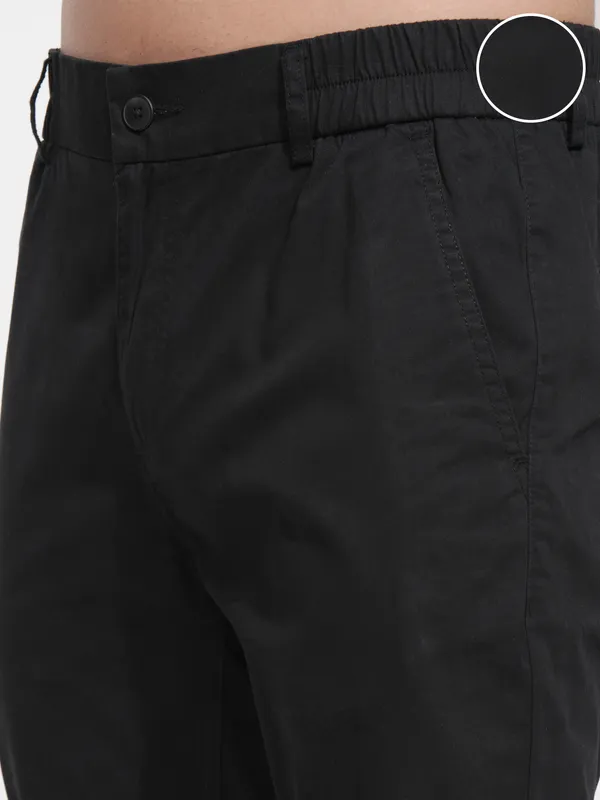 Highlander Men Black Slim Fit Solid Joggers