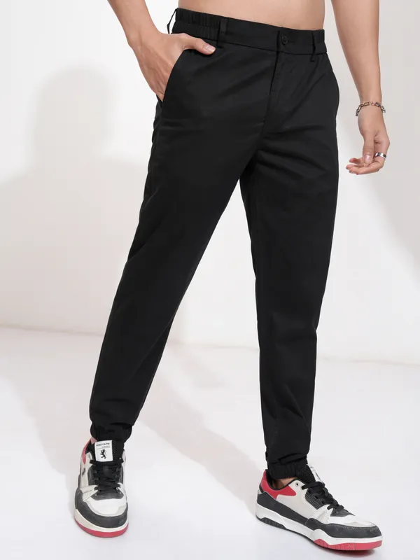 Highlander Men Black Slim Fit Solid Joggers