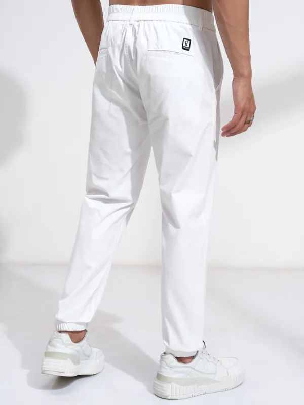 Highlander Men White Slim Fit Solid Joggers