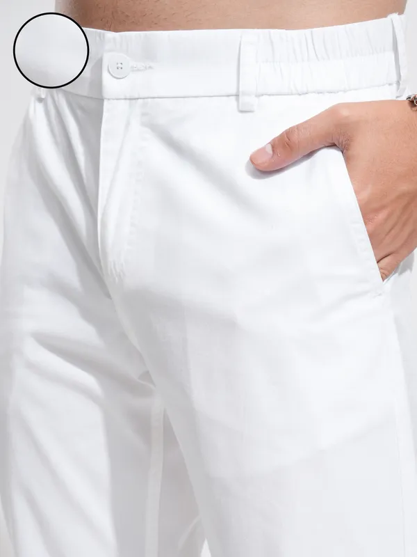 Highlander Men White Slim Fit Solid Joggers