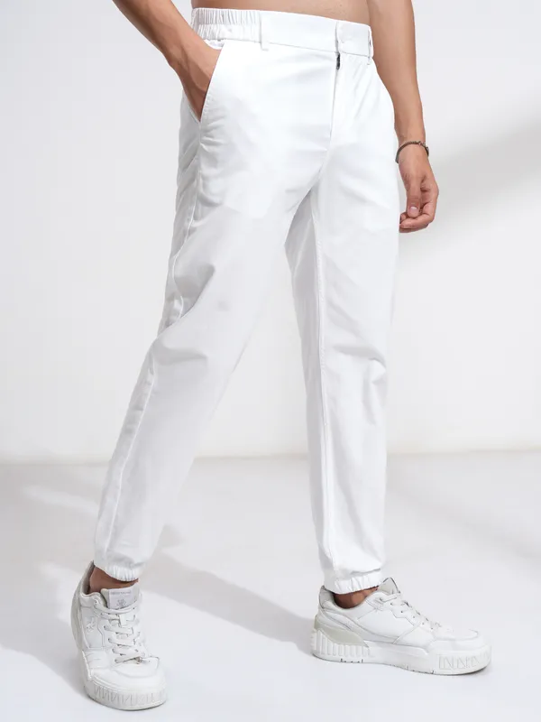 Highlander Men White Slim Fit Solid Joggers