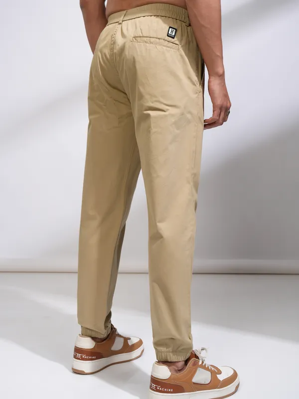Highlander Men Beige Slim Fit Solid Joggers