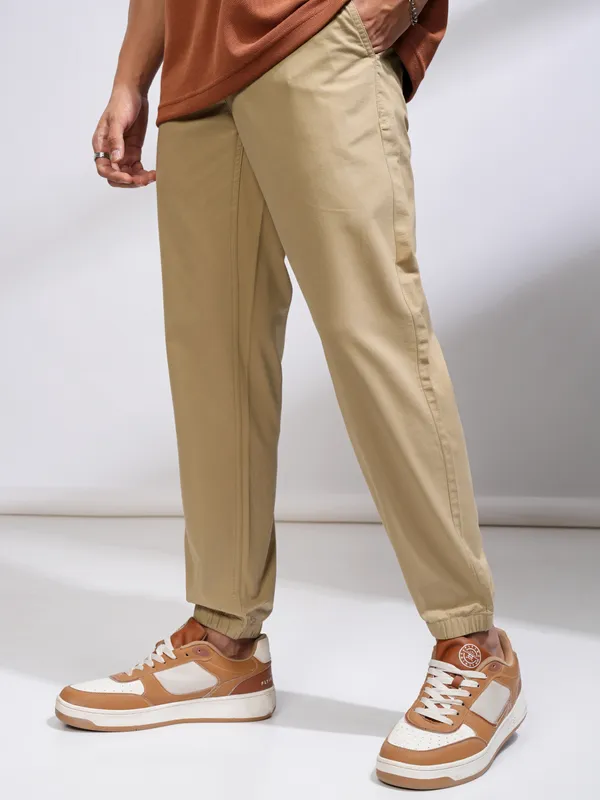 Highlander Men Beige Slim Fit Solid Joggers