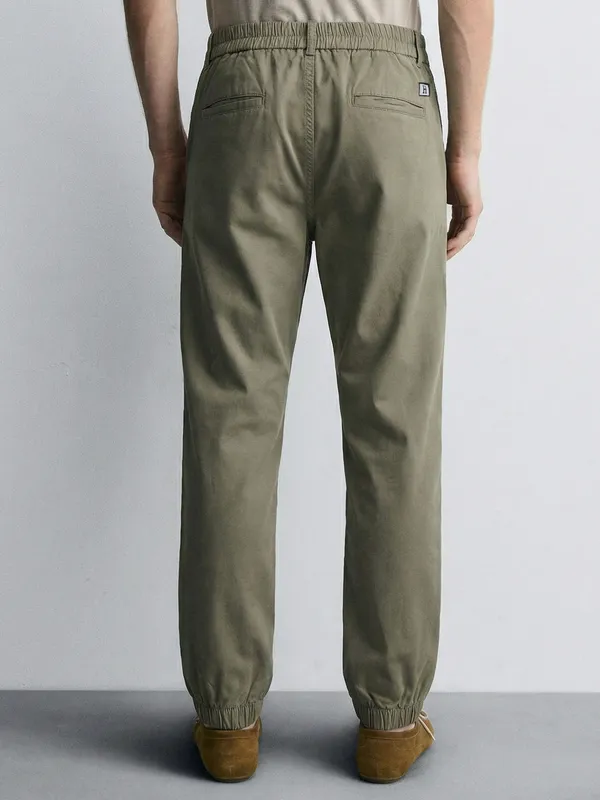 Highlander Men Green Slim Fit Solid Joggers