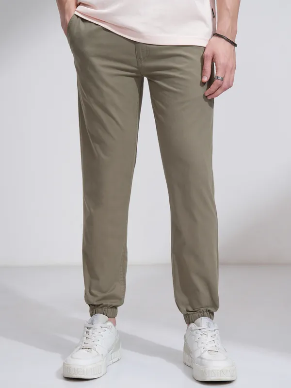 Highlander Men Green Slim Fit Solid Joggers