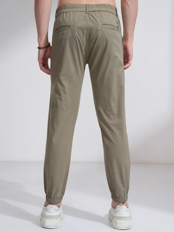 Highlander Men Green Slim Fit Solid Joggers