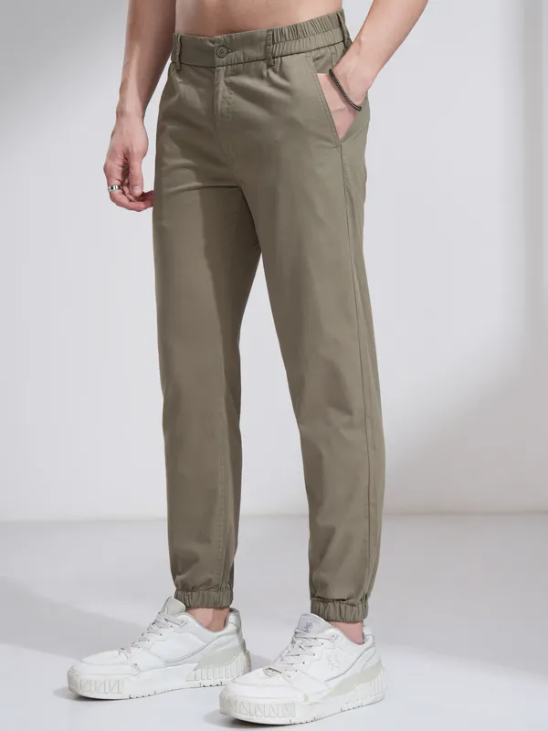 Highlander Men Green Slim Fit Solid Joggers