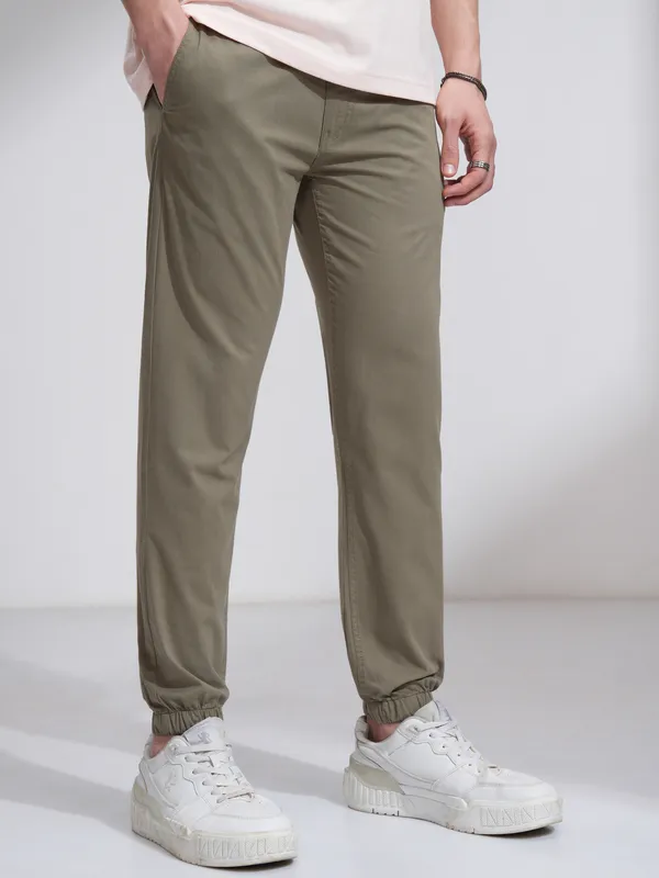 Highlander Men Green Slim Fit Solid Joggers