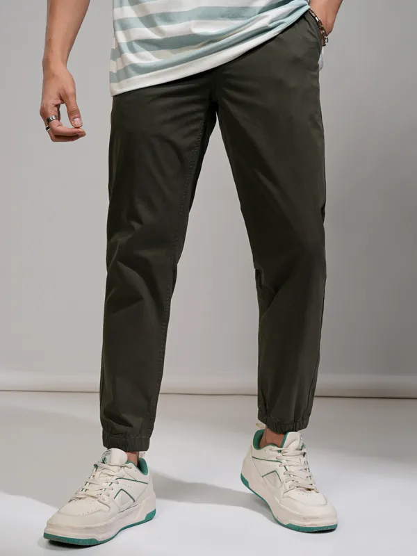 Highlander Men Black Slim Fit Solid Joggers