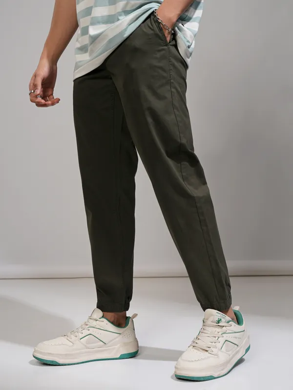 Highlander Men Black Slim Fit Solid Joggers