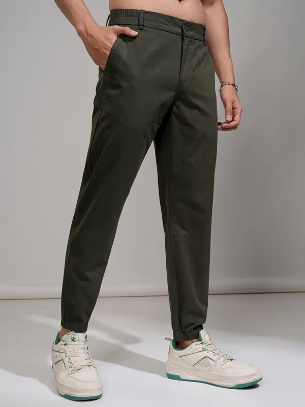 Highlander Men Black Slim Fit Solid Joggers