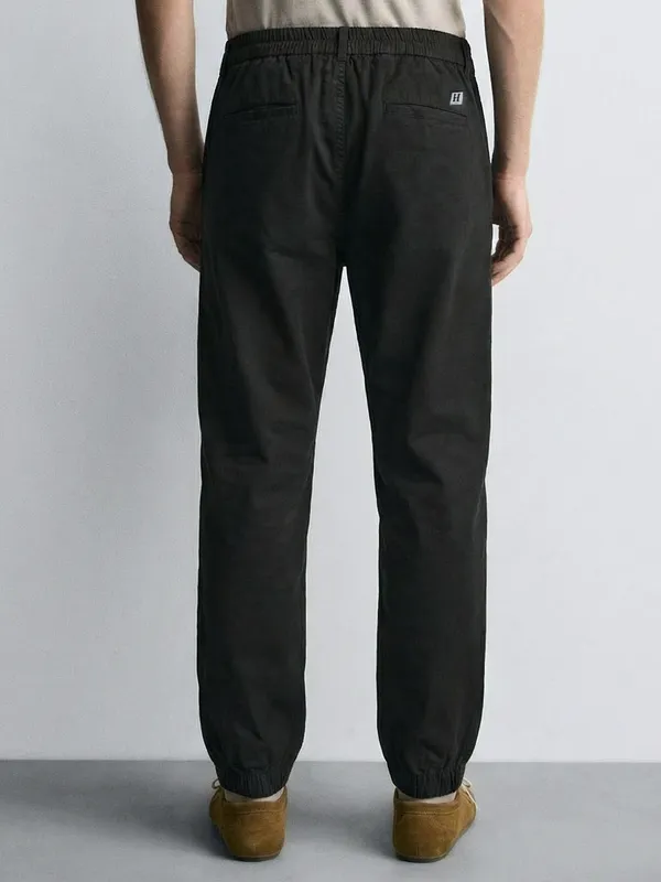 Highlander Men Black Slim Fit Solid Joggers