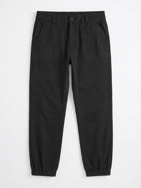 Highlander Men Black Slim Fit Solid Joggers