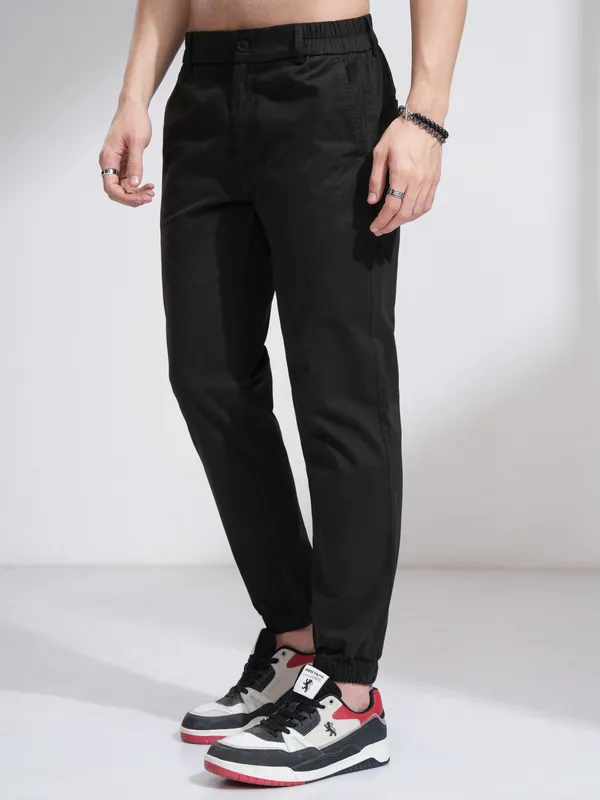 Highlander Men Black Slim Fit Solid Joggers