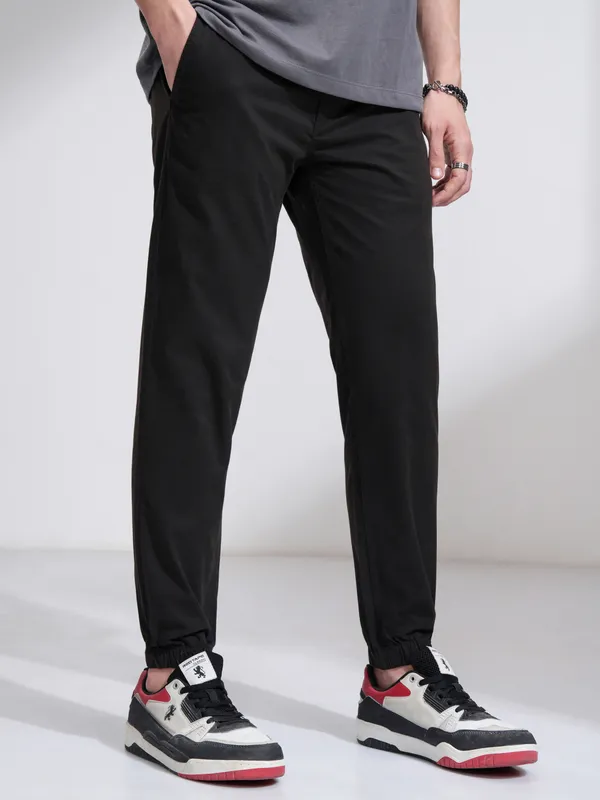Highlander Men Black Slim Fit Solid Joggers