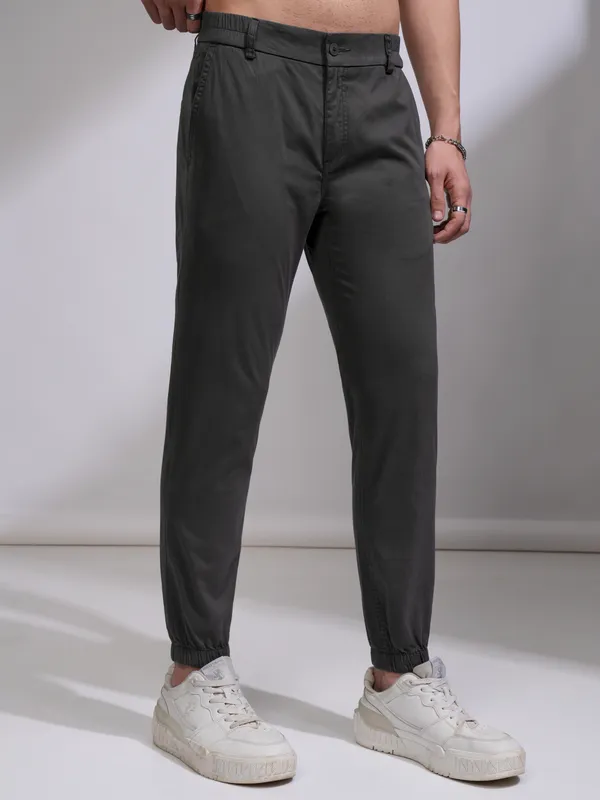 Highlander Men Black Slim Fit Solid Joggers