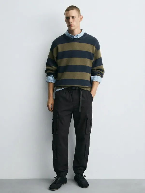 Highlander Men Black Relaxed Fit Solid Cargo