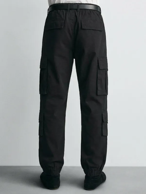 Highlander Men Black Relaxed Fit Solid Cargo