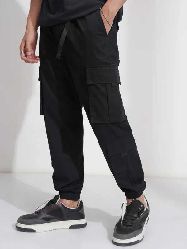 Highlander Men Black Relaxed Fit Solid Cargos