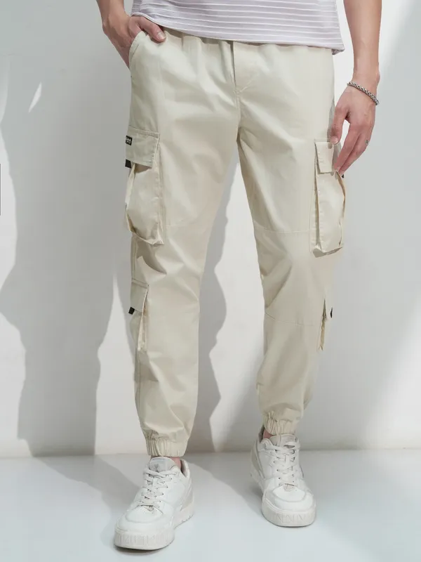 Highlander Men White Solid Relaxed Fit Cargos