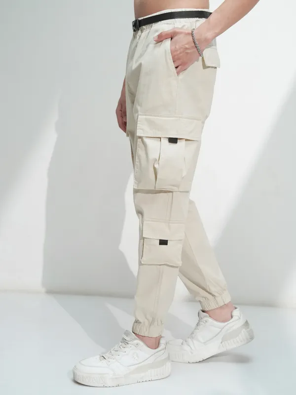 Highlander Men White Solid Relaxed Fit Cargos