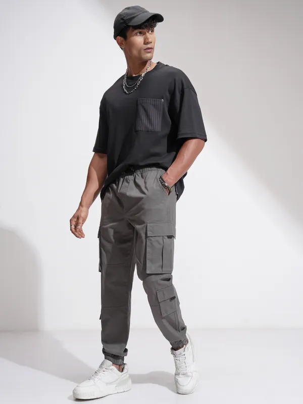 Highlander Men Grey Relaxed Fit Solid Cargos