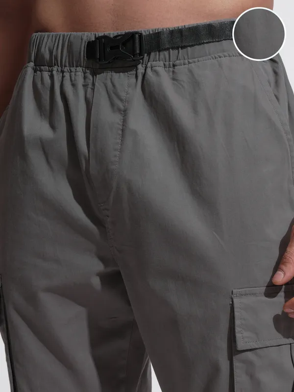 Highlander Men Grey Relaxed Fit Solid Cargos