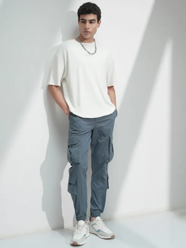 Highlander Men Blue Solid Relaxed Fit Cargos