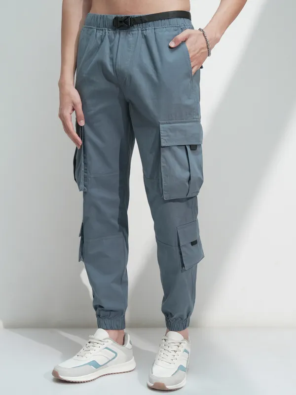 Highlander Men Blue Solid Relaxed Fit Cargos