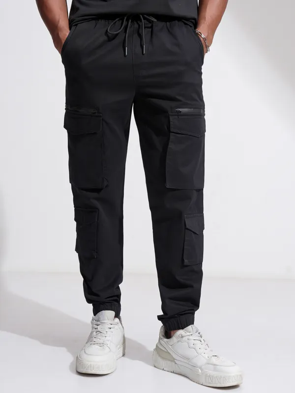 Highlander Men Black Relaxed Fit Solid Cargo