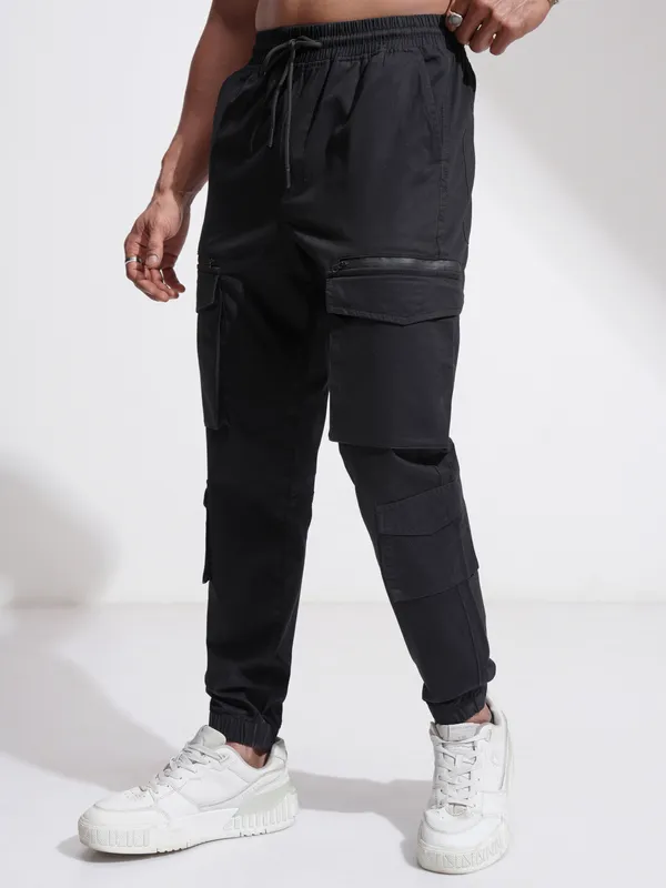 Highlander Men Black Relaxed Fit Solid Cargo