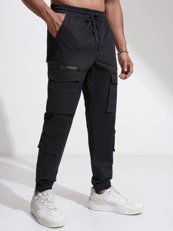 Highlander Men Black Relaxed Fit Solid Cargo