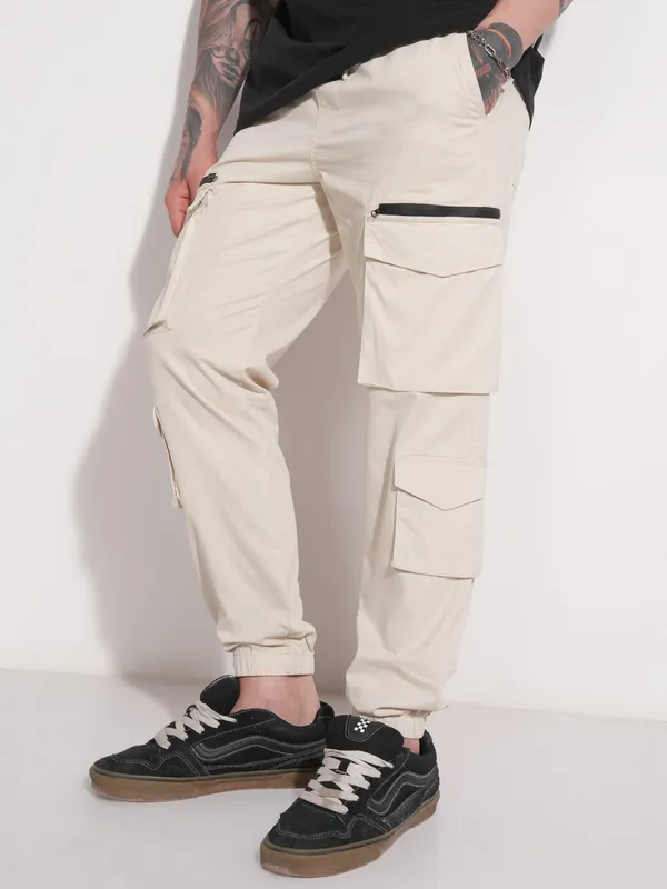 Highlander Men Green Relaxed Fit Solid Cargo