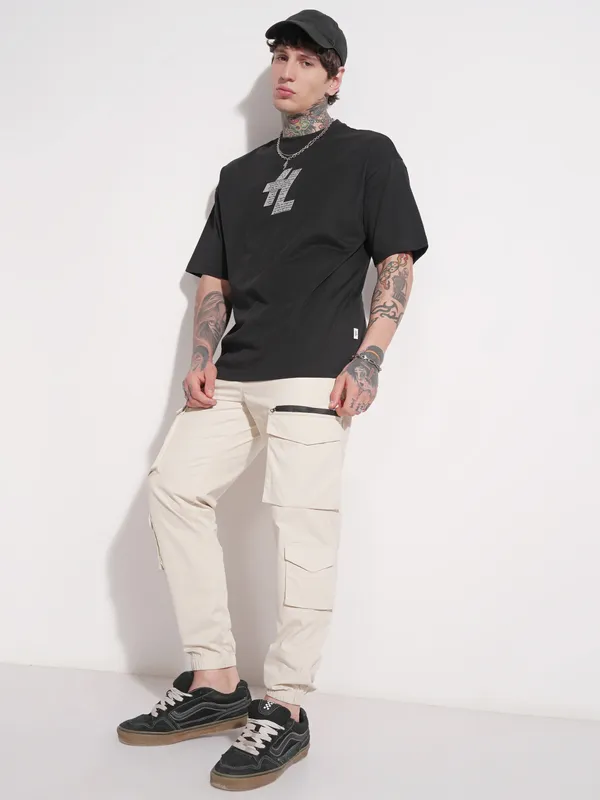 Highlander Men Green Relaxed Fit Solid Cargo