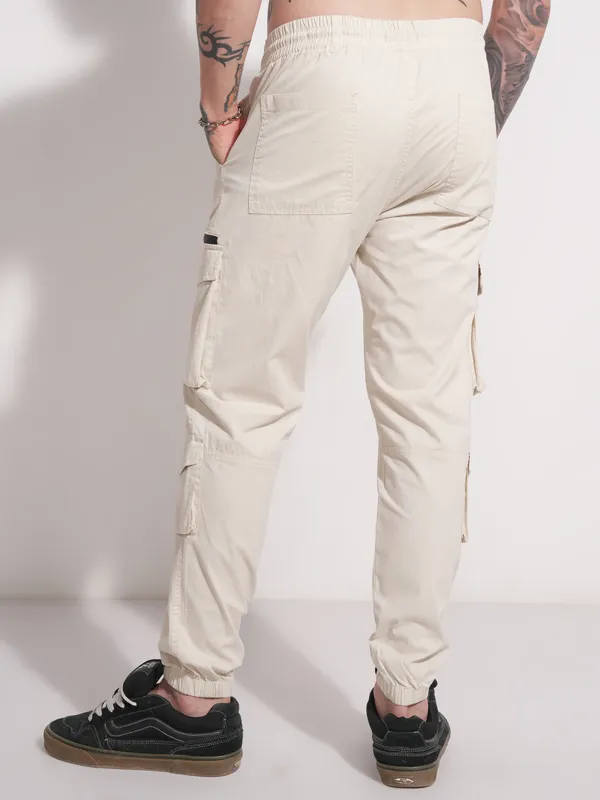 Highlander Men Green Relaxed Fit Solid Cargo