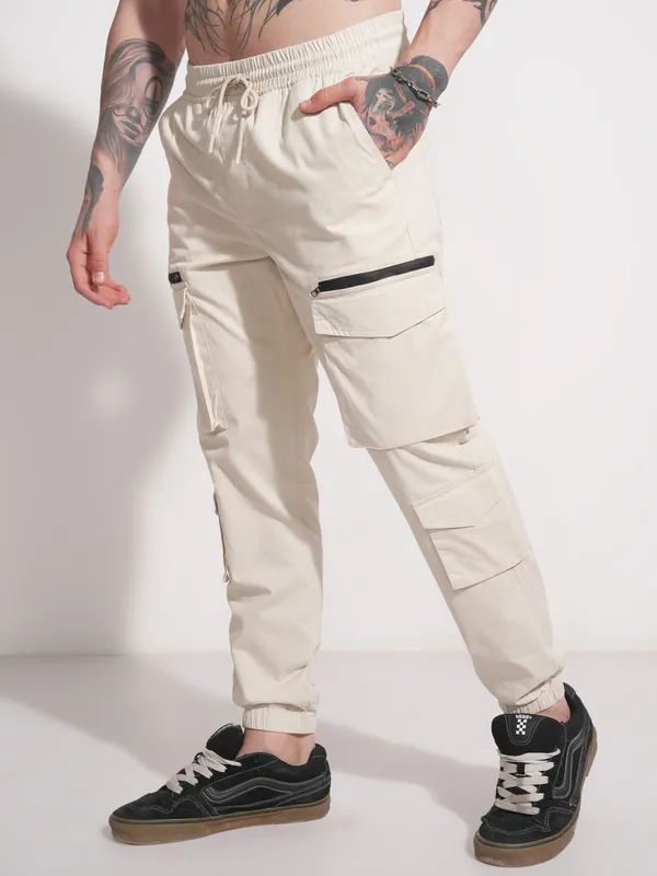 Highlander Men Green Relaxed Fit Solid Cargo