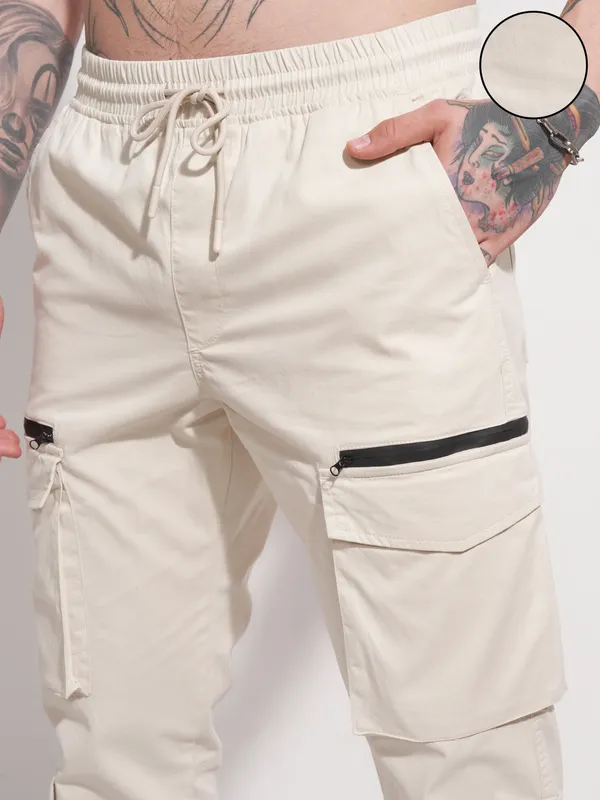 Highlander Men Green Relaxed Fit Solid Cargo