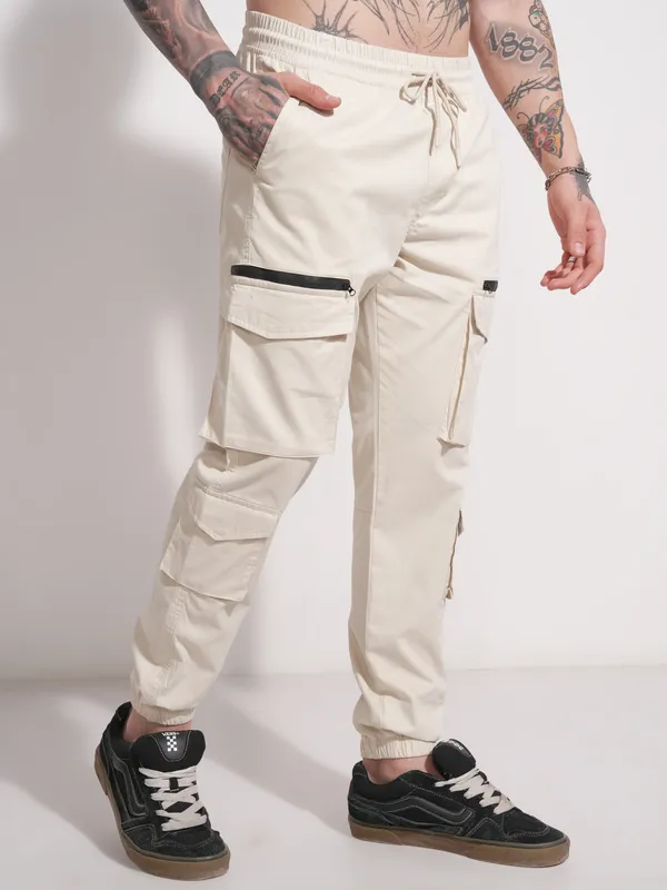 Highlander Men Green Relaxed Fit Solid Cargo