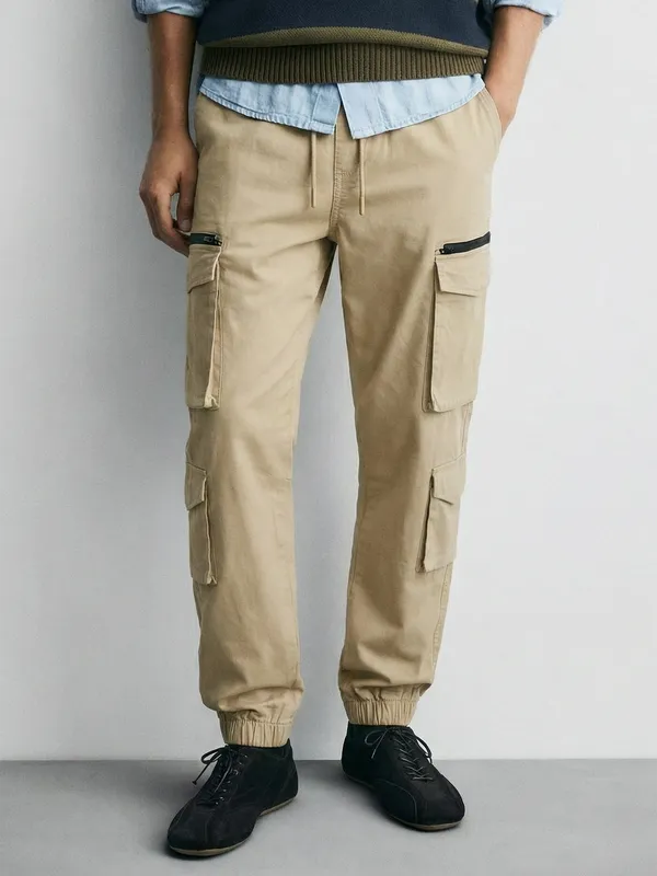 Highlander Men Brown Relaxed Fit Solid Cargo