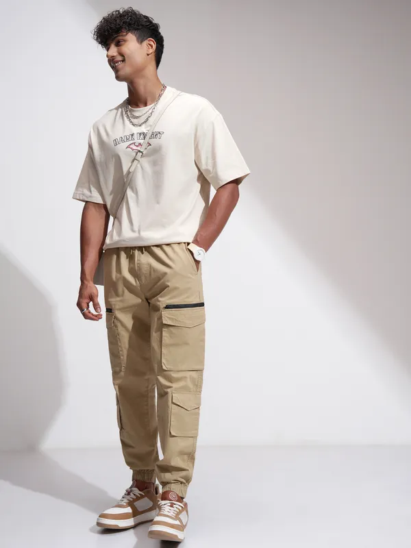 Highlander Men Brown Relaxed Fit Solid Cargos