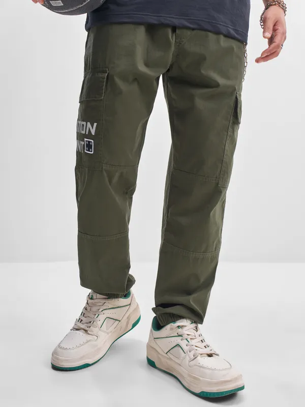 Highlander Men Olive Relaxed Fit Printed Cargo