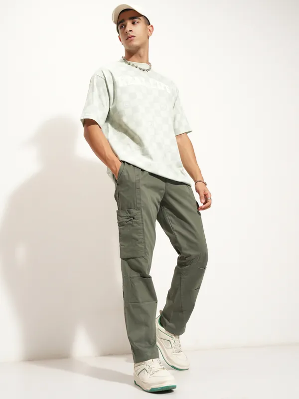 Highlander Men Olive Relaxed Fit Solid Cargo