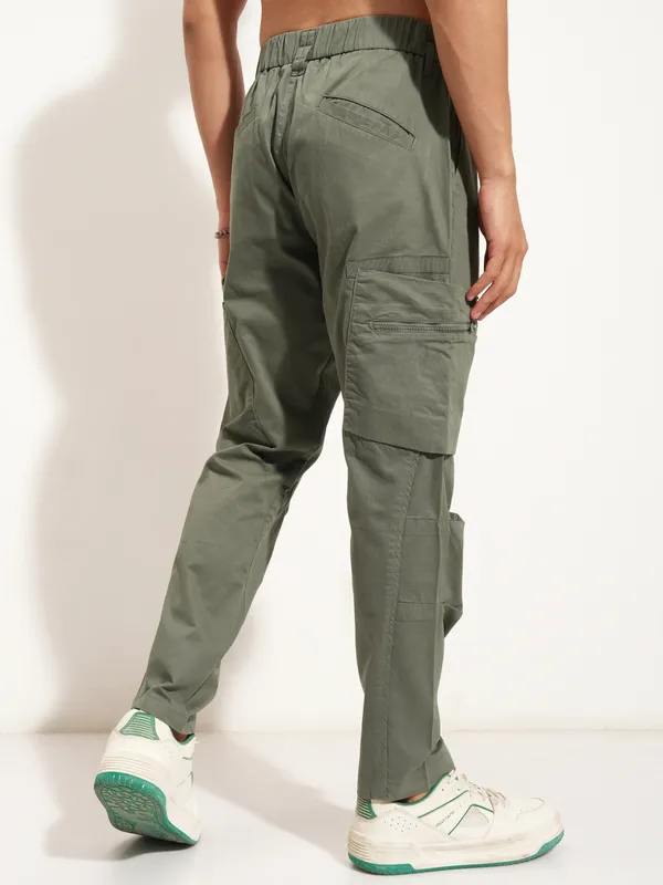 Highlander Men Olive Relaxed Fit Solid Cargo