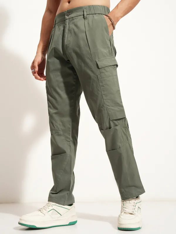 Highlander Men Olive Relaxed Fit Solid Cargo