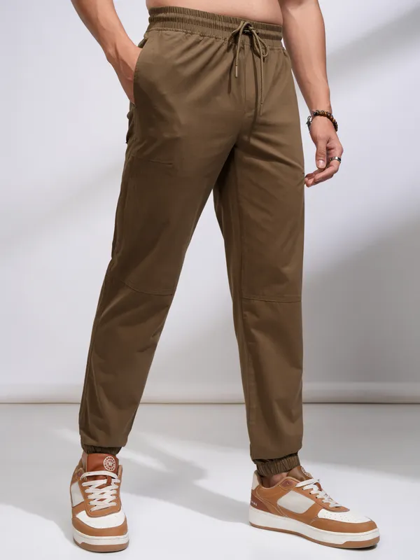Highlander Men Brown Relaxed Fit Solid Joggers