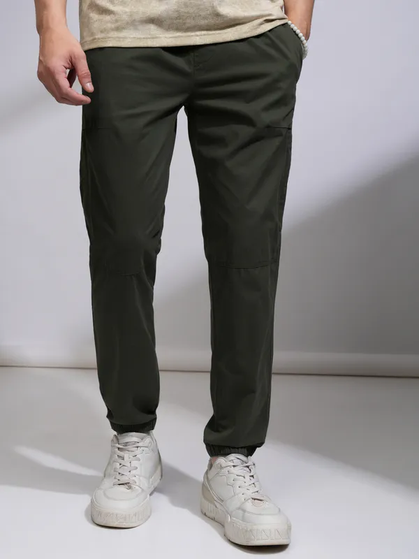 Highlander Men Green Slim Fit Solid Joggers