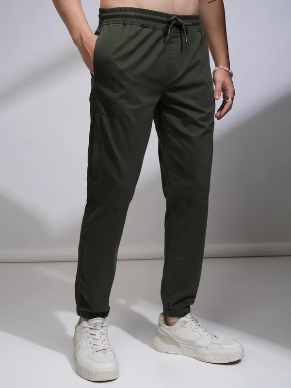 Highlander Men Green Slim Fit Solid Joggers