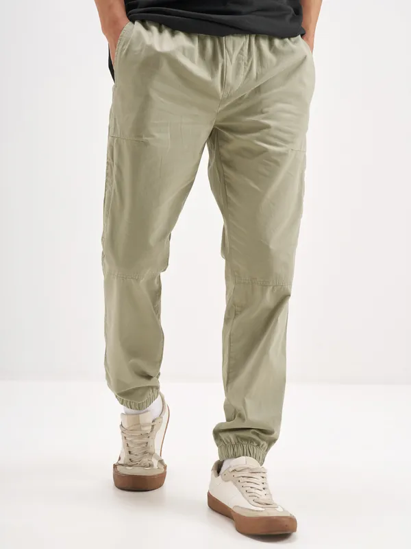 Highlander Men Olive Regular Fit Solid Joggers