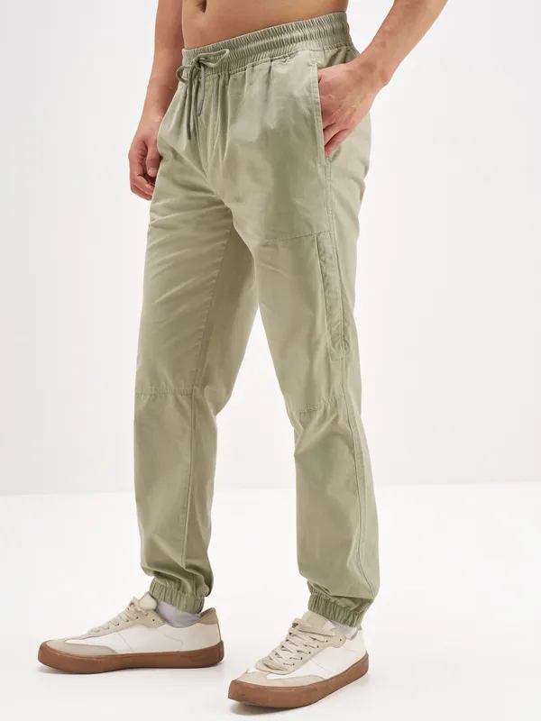 Highlander Men Olive Regular Fit Solid Joggers