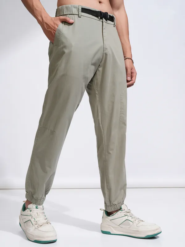 Highlander Men Grey Relaxed Fit Solid Joggers